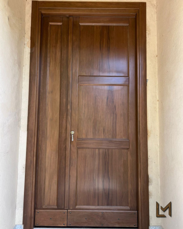 Portone in noce
